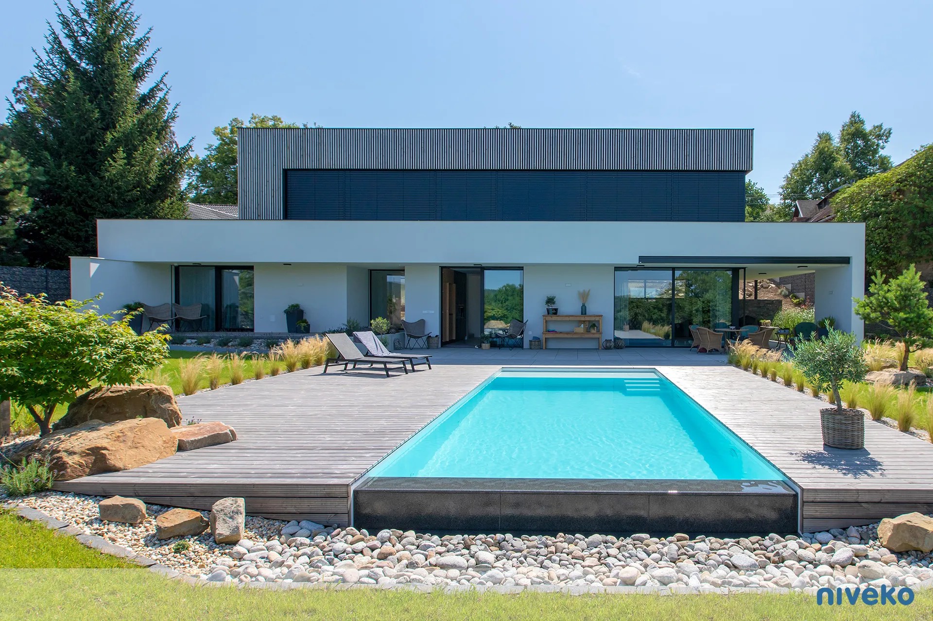 Infinity pool